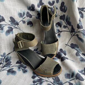 Sorel Joanie Wedge Sandal in Olive Green